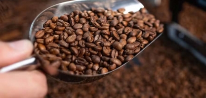 Café continua em forte alta, mesmo depois de atingir recorde; açúcar opera com estabilidade