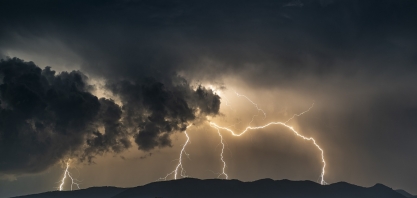 Dia será marcado por pancadas de chuva de moderada a forte intensidade