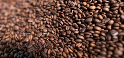 Café, açúcar e algodão iniciam semana em alta na bolsa de Nova York