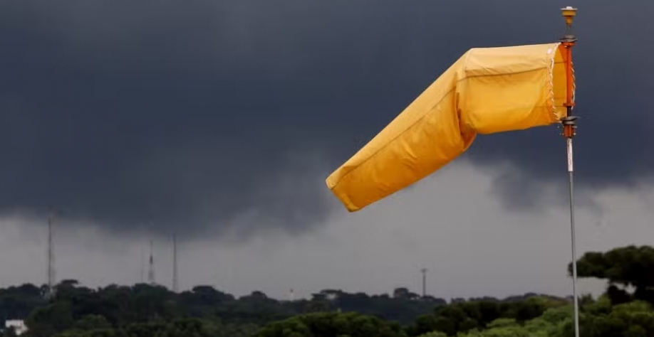 Tempestades podem ser acompanhadas de raios e queda de granizo no Centro-Oeste, Sudeste e Sul — Foto: Gilson Abreu/AEN