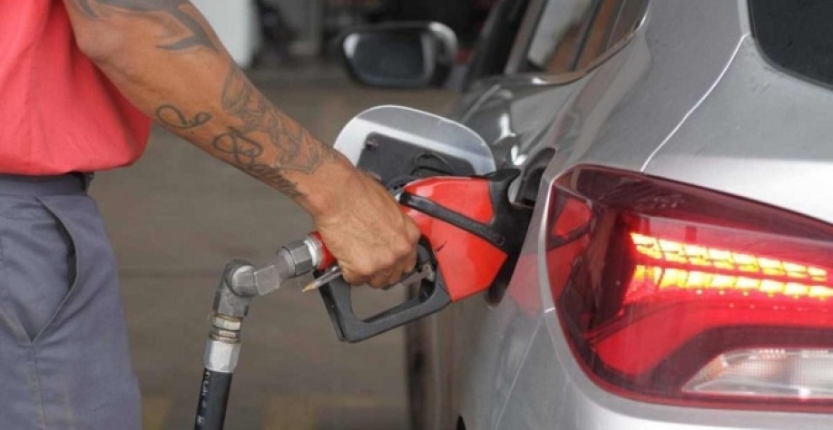 Com a alta registrada neste início de janeiro, a gasolina e o etanol passaram a pesar ainda mais no bolso do motorista, principalmente na região Norte - (crédito: PEDRO SANTANA / CB)