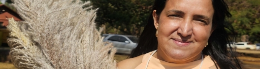 Valmira Cruzeiro Souza, a mulher que transforma a cana em 1001 utilidades, está no livro Mulheres da Cana-de-Açúcar