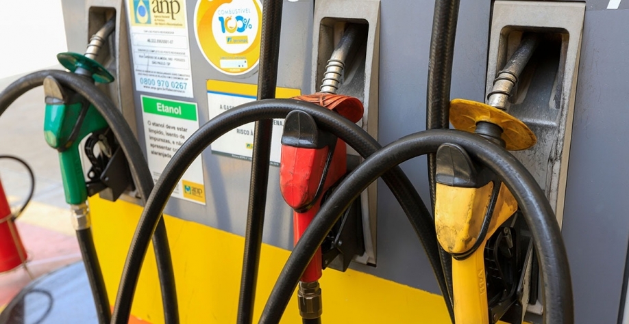 Comercialização de etanol hidratado pelas distribuidoras cresceu 32,5% no exercício passado na comparação com 2023 e a gasolina recuou 4,7% na mesma base de comparação | Crédito: Casa da Photo / Adobe Stock