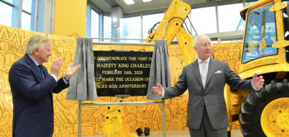 Rei Charles III conhece o futuro da transição energética com novo motor a hidrogênio