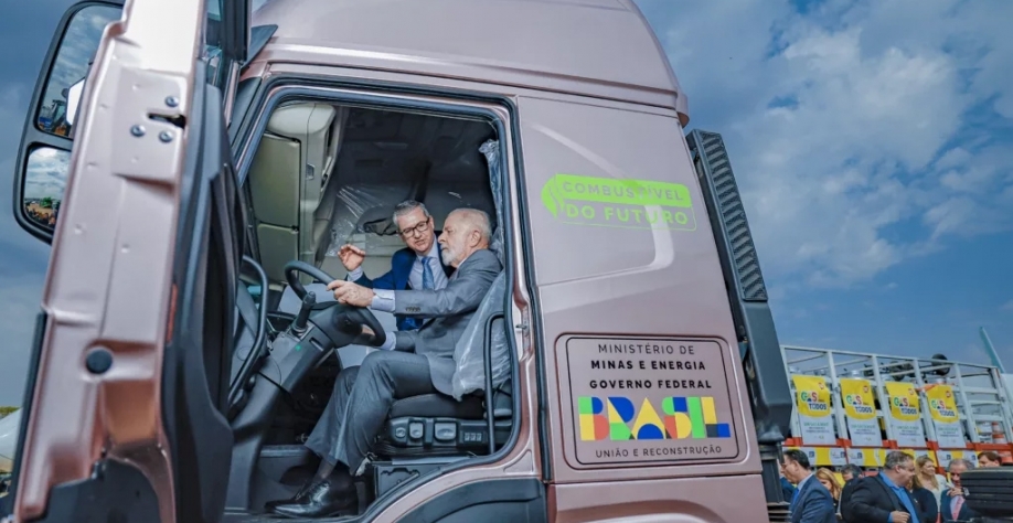 Presidente Lula (PT) durante visita à feira Liderança Verde Brasil Expo e cerimônia de sanção da lei do Combustível do Futuro | Foto: Ricardo Stuckert/PR