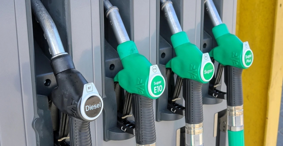 Bomba de abastecimento de diesel e etanol em posto de combustíveis (Foto: Alexander Fox/planet_fox/Pixabay)