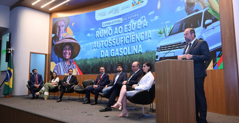 A transição do E27 para o E30 evitará a importação de 760 milhões de litros de gasolina por ano - Foto: BCCOM Comunicação