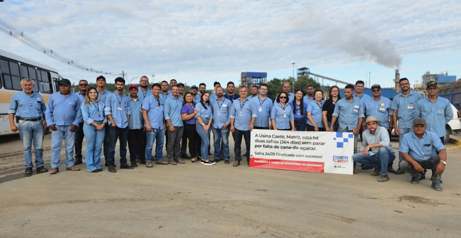 O desfile de equipamentos vindo do campo até a indústria reuniu inúmeros colaboradores no pátio industrial - Foto: BCCOM Comunicação