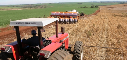 Turbulência global amplia desafios para compras corporativas de insumos no agro