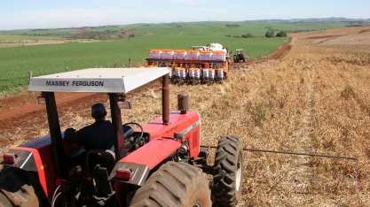 Turbulência global amplia desafios para compras corporativas de insumos no agro