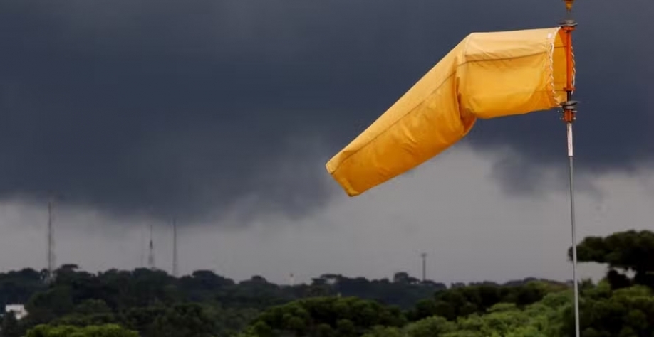 Em algumas regiões, Inmet alerta para chuvas entre 50 mm e 100 mm em 24 horas, além de ventos de até 100 km/h — Foto: Gilson Abreu/AEN