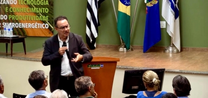 Dr. Augusto Cury fala sobre a gestão da emoção na formação de líderes de alta performance na reunião do Grupo Fitotécnico