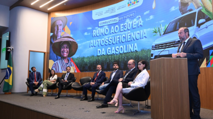 E30 deve baixar preço da gasolina e tornar Brasil independente de importação, afirma ministro