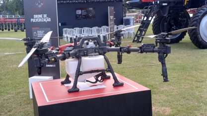Case lança drones pulverizadores e desenvolve projeto de colheitadeira a etanol