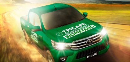 Toyota apresenta Hilux movida a biometano pela primeira vez ao público na Agrishow 2025 