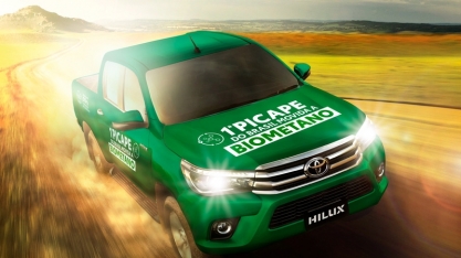 Toyota apresenta Hilux movida a biometano pela primeira vez ao público na Agrishow 2025 