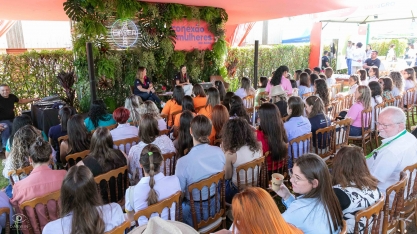 Bayer tem o compromisso de, até 2030, atingir 50% de toda liderança com mulheres