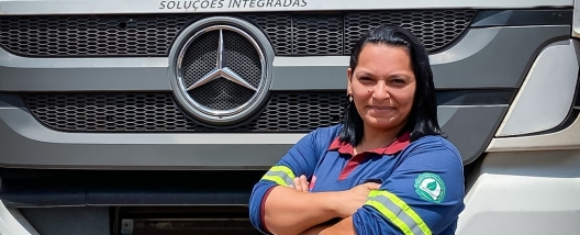 Estradas brasileiras ditam o ritmo de vida da motorista Jéssica Viviane dos Santos Lima