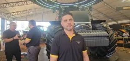 Conheça os detalhes do maior trator da Valtra, com 425 CV, um 3 integrantes da Série S6