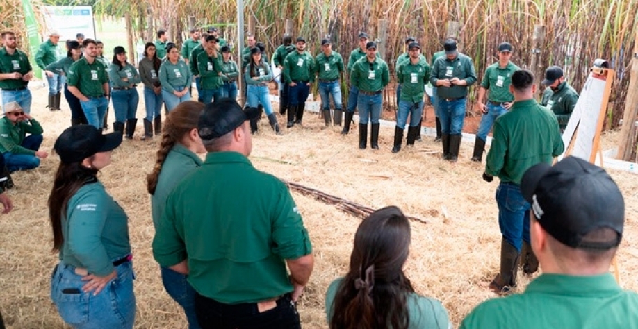 Evento reúne mais de 130 agrônomos e representantes comerciais da marca em Bebedouro (SP), na sede da Coopercitrus
