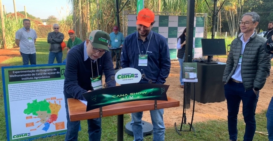 Assinatura do Protocolo de Intenções entre ORPLANA e IAC foi realizada nesta quarta-feira (11) durante o Cana Show