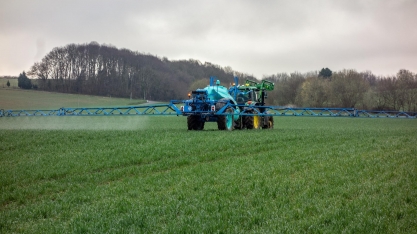 Mercado de fertilizantes vive entre pressões globais e cautela dos produtores rurais