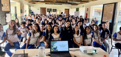Agropéu promove palestra sobre reciclagem para mais de 100 alunos em Pompéu (MG)