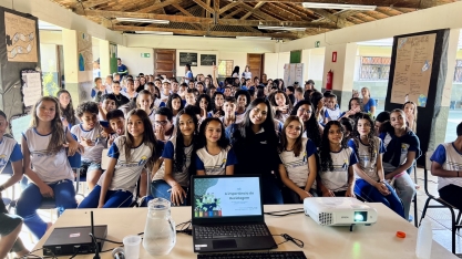 Agropéu promove palestra sobre reciclagem para mais de 100 alunos em Pompéu (MG)