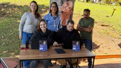 Colaboradores da Alcoolvale recebem orientações sobre plano de saúde em ação no refeitório