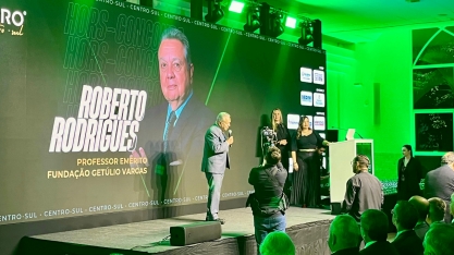 Roberto Rodrigues é homenageado no 14º Prêmio Visão Agro Centro-Sul com a categoria Hors Concours