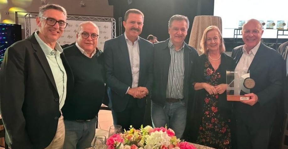 Rogerio Mian (diretor da Udop), Serginho (assessor parlamentar), Itamar Borges, Sylvio, Margarida e Arnaldo Jardim durante evento em Araçatuba