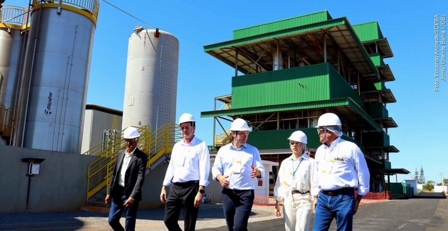 Secretário estadual Angelo Almeida, presidente Irineu Boff e lideranças do setor produtivo participam de anúncio da ampliação da planta da Oleoplan em Iraquara, Bahia.