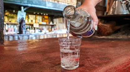 Nova lei facilita a regulamentação de cachaça, mas é preciso avançar no combate ao comércio ilegal