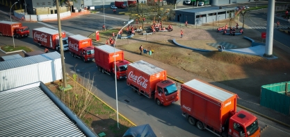 Com 574 mil empregos gerados na cadeia produtiva e 33 fábricas, o Sistema Coca-Cola Brasil movimenta R$87,5 bilhões na ecomonia brasileira