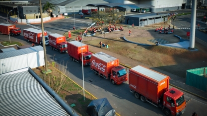 Com 574 mil empregos gerados na cadeia produtiva e 33 fábricas, o Sistema Coca-Cola Brasil movimenta R$87,5 bilhões na ecomonia brasileira