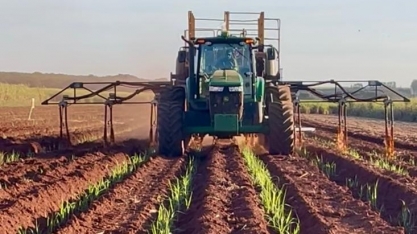 Vinhaça localizada eleva eficiência da adubação e reordena o “tabuleiro da produção”