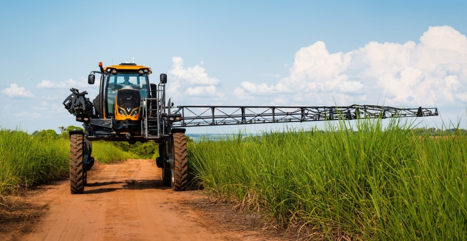 Valtra é pioneira ao homologar solução de meia barra de fábrica, trazendo a solução ideal para o setor, garantido precisão e economia para terrenos irregulares