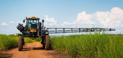 Eficiência comprovada: pulverizador Série R da Valtra se destaca na operação sucroenergética