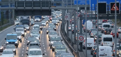 UE antecipará revisão da meta de emissão zero para 2035 em carros e vans