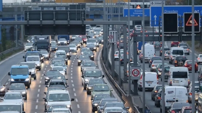 UE antecipará revisão da meta de emissão zero para 2035 em carros e vans