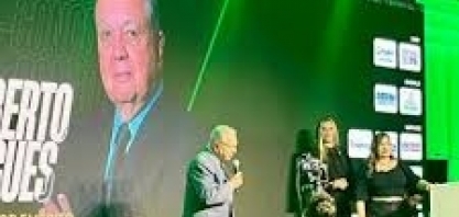 Roberto Rodrigues é homenageado no 14º Prêmio Visão Agro Centro-Sul com a categoria Hors Concours