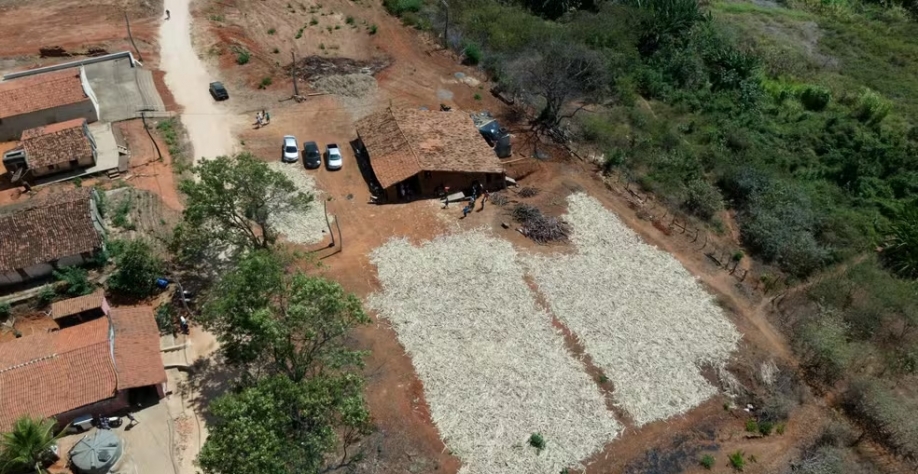 Após 13 anos, engenho volta a funcionar em Cedro. — Foto: Marciel Bezerra