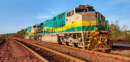 Vale e Wabtec assinam acordo pioneiro para testar uso de etanol em locomotivas da Estrada de Ferro Vitória a Minas