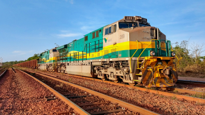 Vale e Wabtec assinam acordo pioneiro para testar uso de etanol em locomotivas da Estrada de Ferro Vitória a Minas