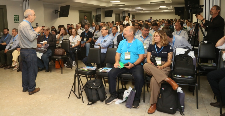 Evento reuniu centenas de pessoas, entre pesquisadores, consultores e representantes de cerca de 72 usinas e agrícolas. Divulgação GIFC