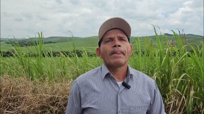 Josuel Bernardo trabalha há 43 anos na Usina Cucaú. Já cortou cana e hoje produz mudas de plantas