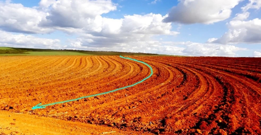  ESD busca distribuir o escoamento da chuva de forma mais uniforme pelo terreno, reduzindo a concentração de fluxo e, consequentemente, diminuindo riscos de erosão e assoreamento. Foto: EAG Projetos Agrícolas