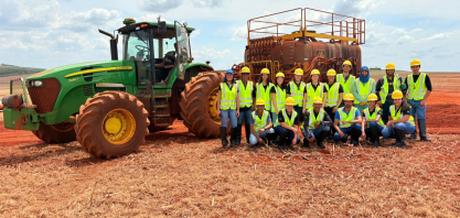 Estudantes da Uniube veem tecnologia agrícola durante visita à Delta
