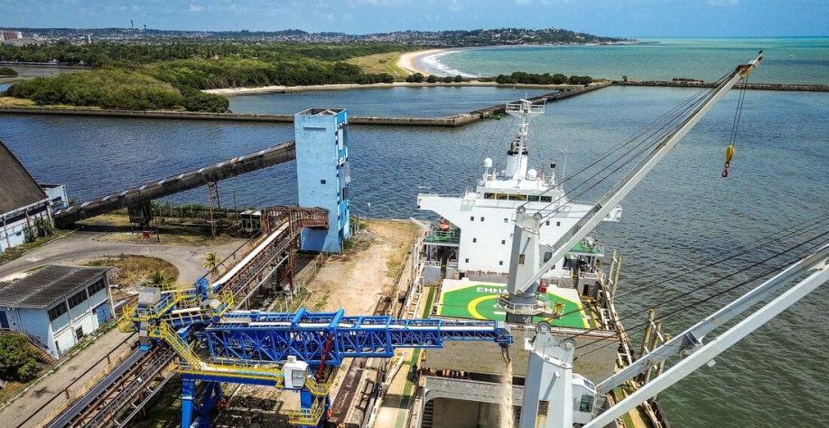 Nova máquina para escoamento de açucar é inaugurada no Porto do Recife - Foto: Felipe Ribeiro/Folha de Pernambuco