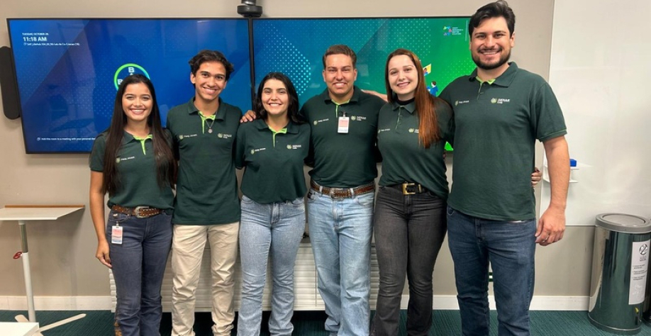 Jovens selecionados da 5ª edição da Academia de Jovens Líderes do Agro durante a cerimônia de reconhecimento, realizada na sede da Bayer, em São Paulo